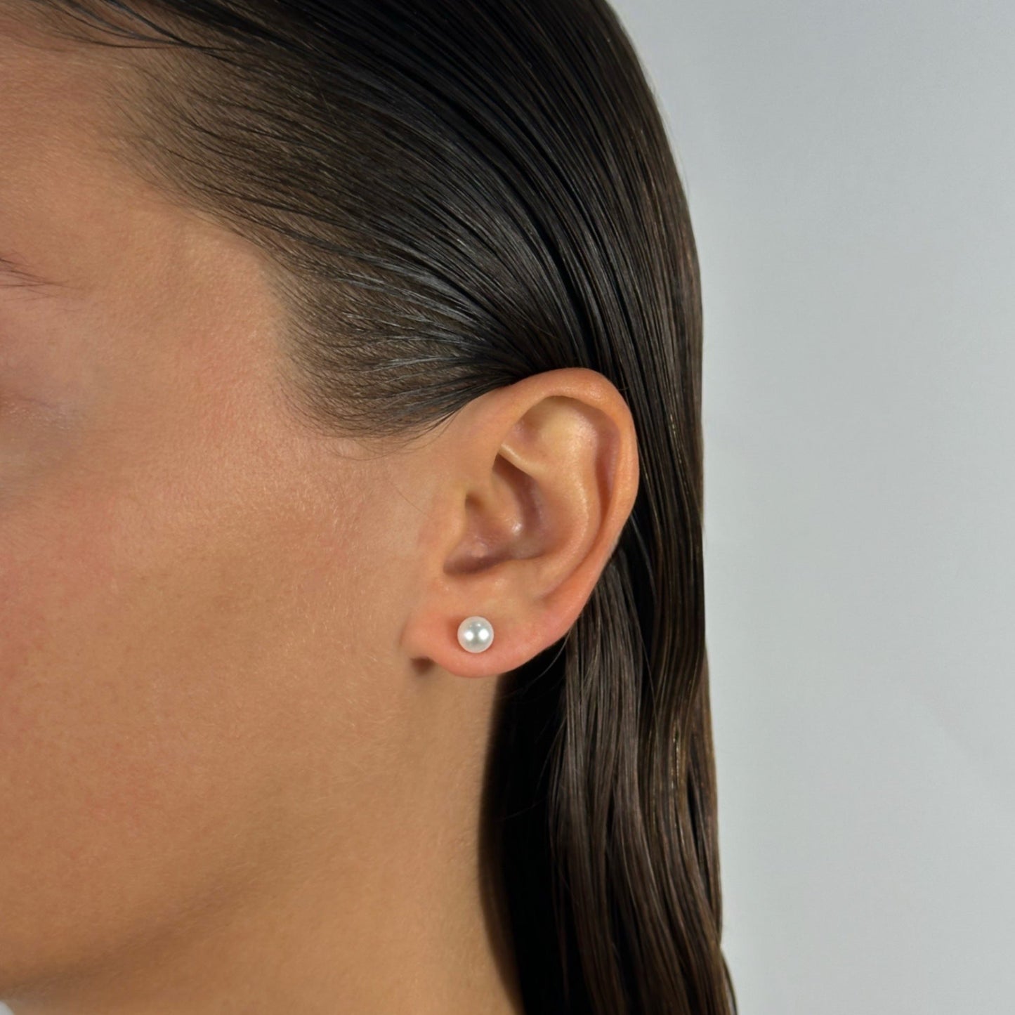 lady wearing solid gold freshwater pearl hoops