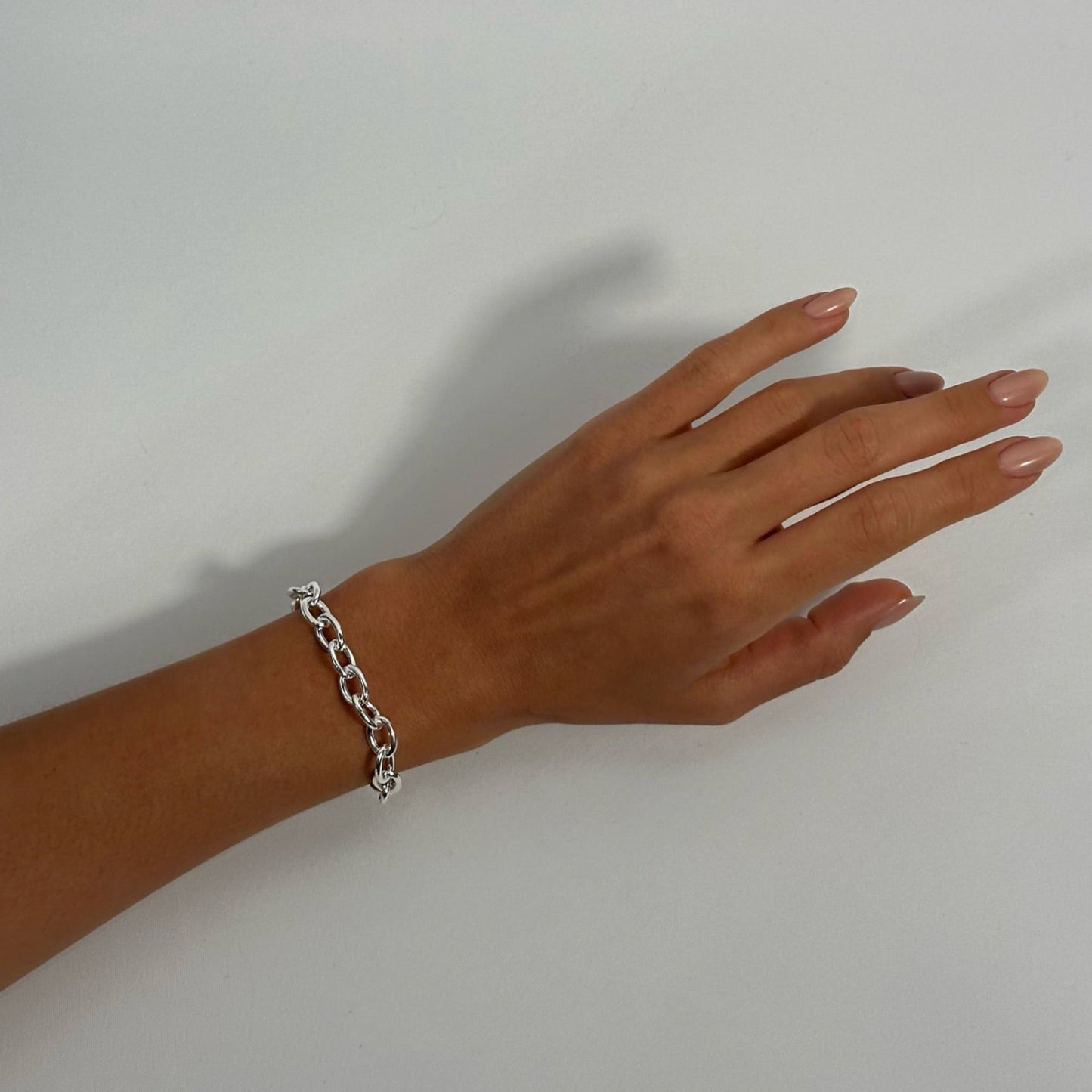 lady wearing silver bold statement cable chain bracelet