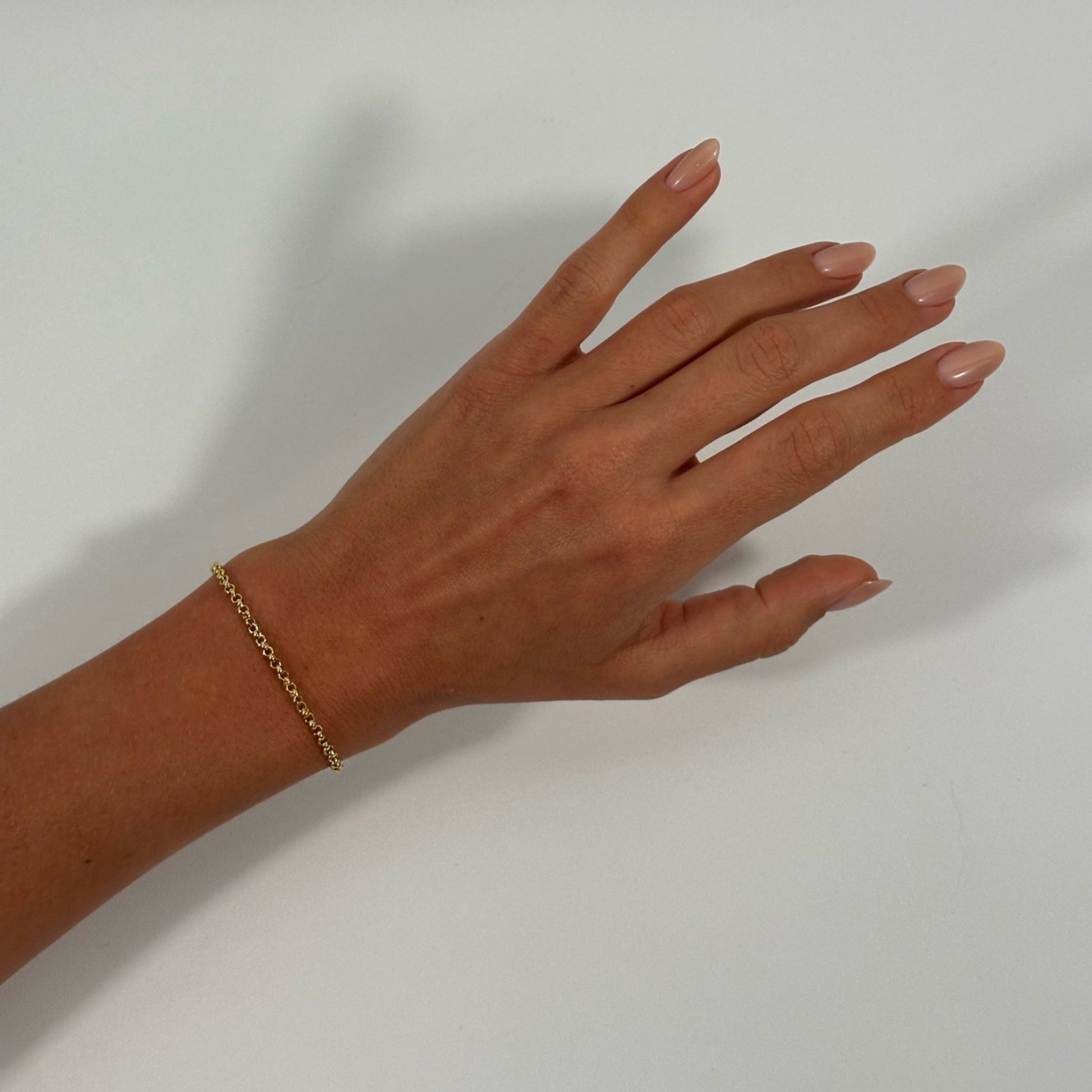 woman wearing 14k gold filled dainty classic timeless rolo chain bracelet 