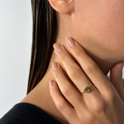 lady modelling 14k solid gold peridot ring 