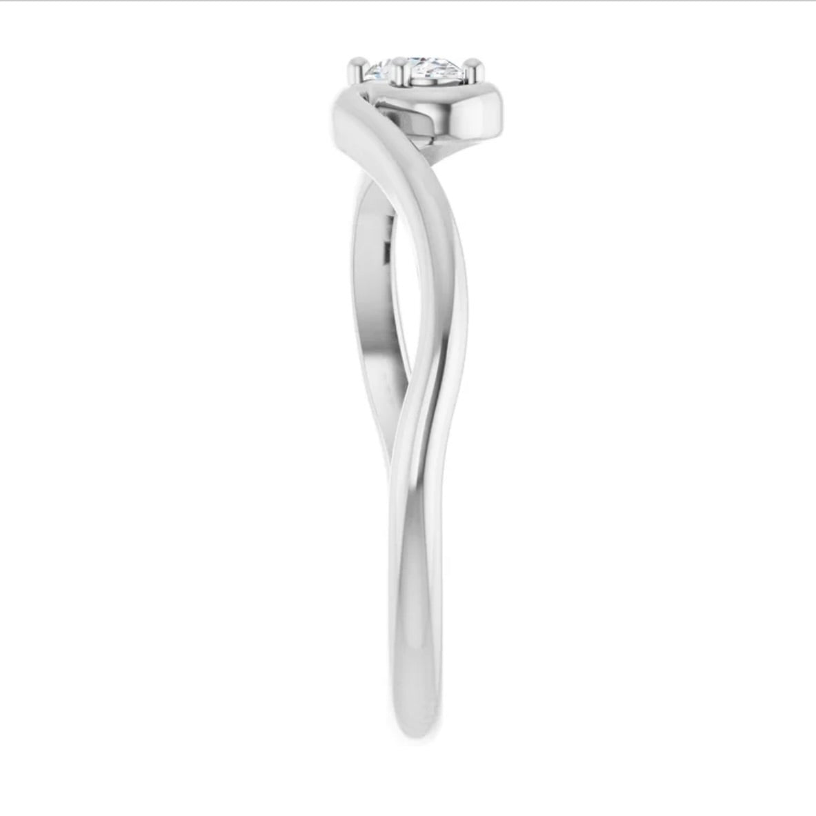 14k Freeform Oval Diamond Ring