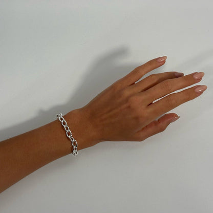 lady wearing silver bold statement cable chain bracelet
